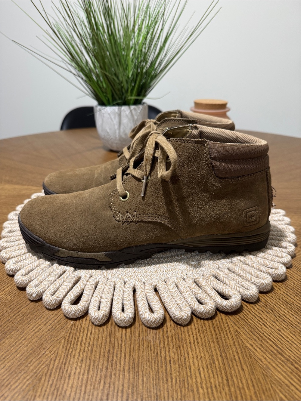 5.11 tactical mens 9.5 coyote dark tan pursuit cukka suede leather boots EUC
